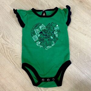 Notre Dame ND Fightin’ Irish baby girl 0-3m bodysuit ruffles EUC